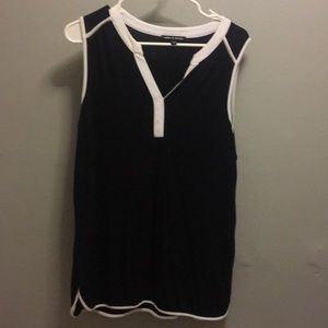 Sleeveless shirt